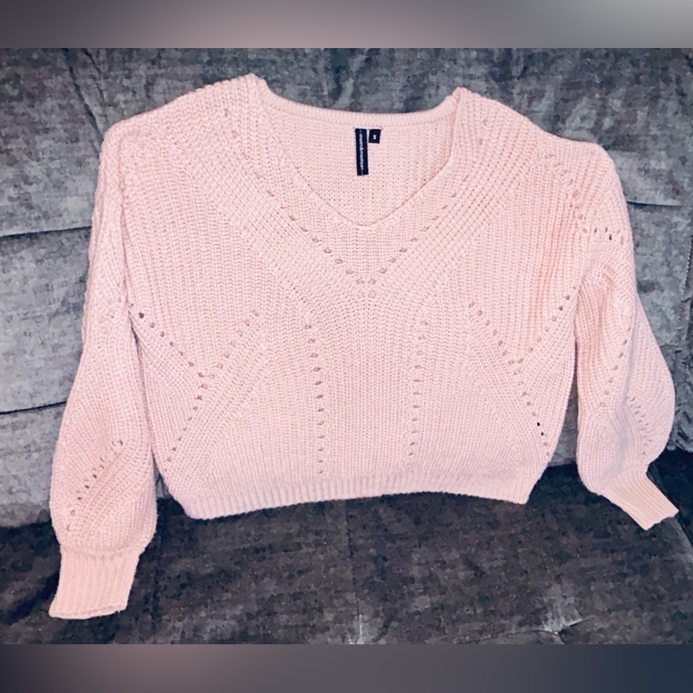 Mauve Women's Sweater - v neck, slightly cropped